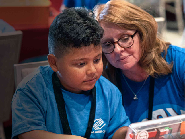 Cox employee volunteering with student