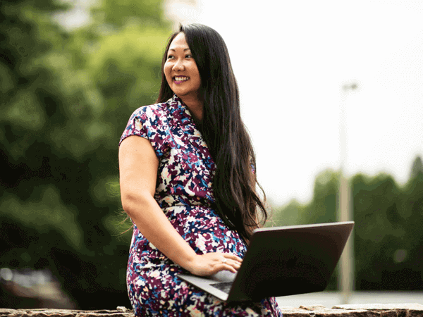 Cox employee working on laptop outdoors (4)