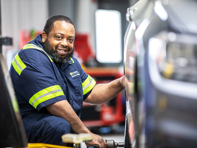 Manheim employee Ervin Mosley working on car