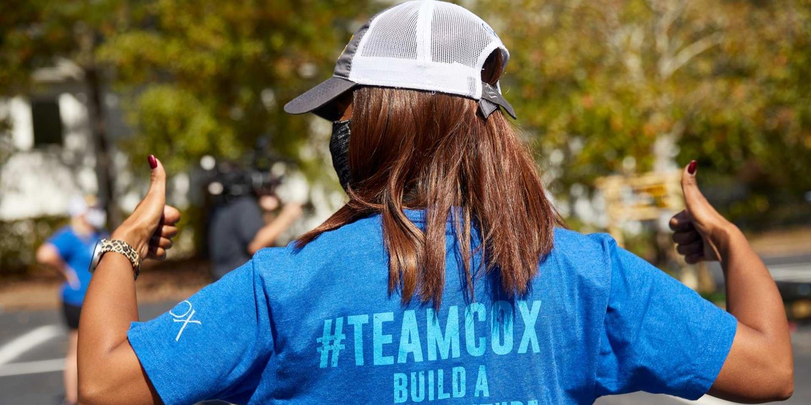 Cox employee in volunteer shirt