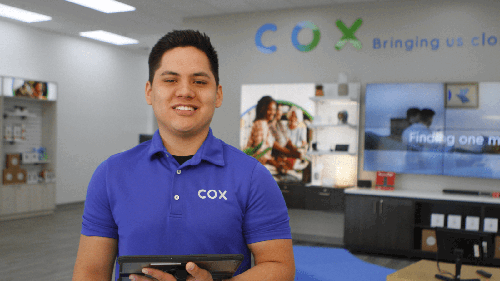Sales Cox employee in a Cox store