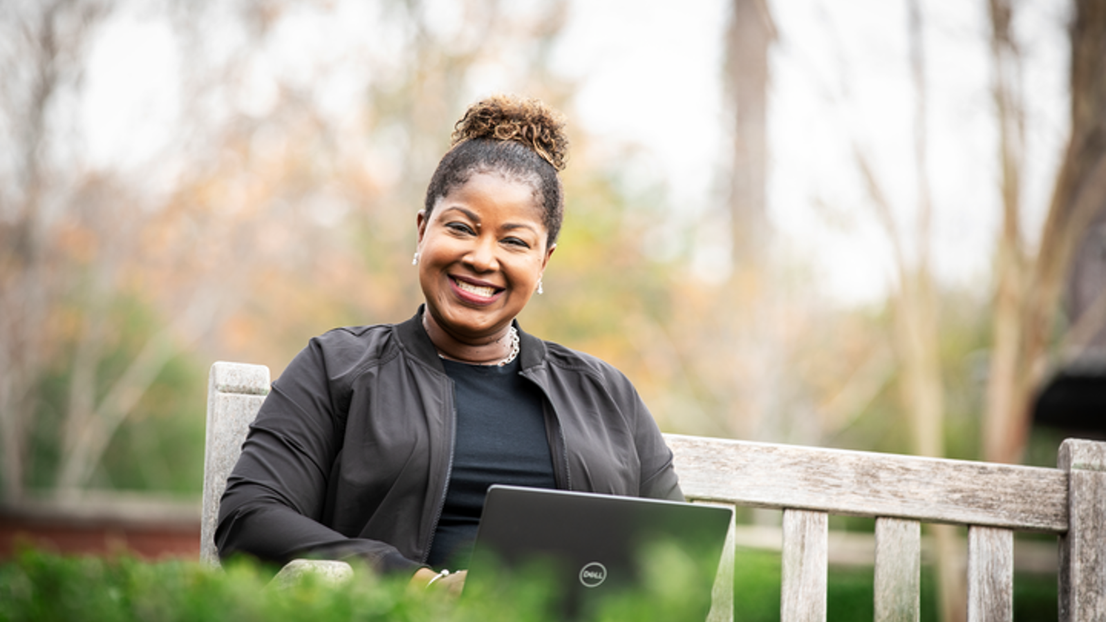 Cox employee working on laptop outdoors (3)